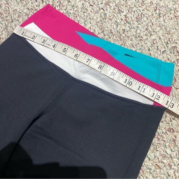 Lululemon Y2K Flared Yoga Pants Women Size Small - Picture 4 of 6